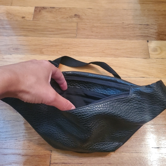 Black Leather Fanny Pack - Picture 5 of 5